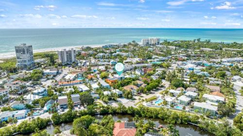 Siesta Key Village House | The Big Kahuna