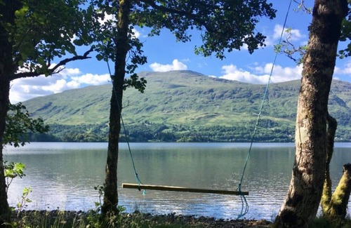 Dalmally Cabin | The Bird Hide - Romantic Wood Cabin in a spectacular lochside setting