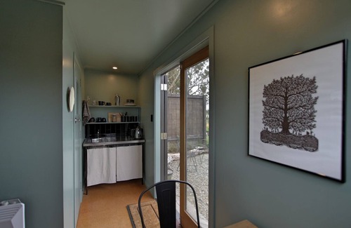 Waikouaiti Cabin | The Bird Hide - rustic luxury by the water