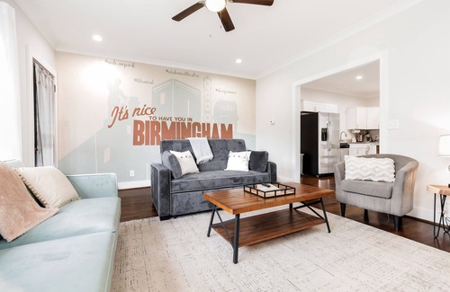 Birmingham House | The Birmingham Bungalow | Walk to Amphitheater!