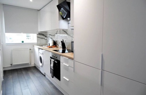 Johnstone House | THE Black Cart House