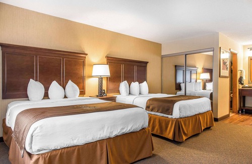 Lenox Dale Hotel | The Black Swan Lee - Lenox, an Ascend Collection Hotel
