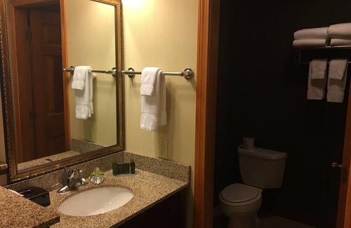 Lenox Dale Hotel | The Black Swan Lee - Lenox, an Ascend Collection Hotel