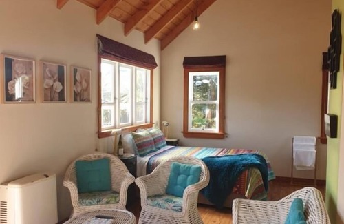 Hokitika Cottage | The Blackhouse Cottage