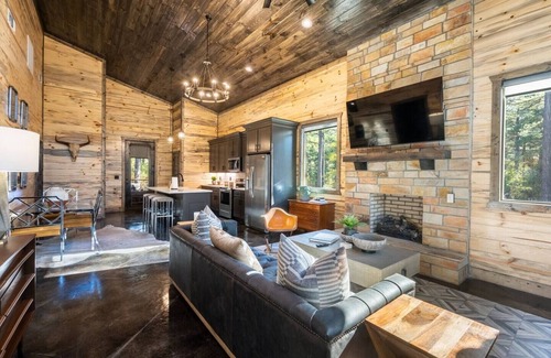 Pickens Cabin | The Blaylock Cabin, 2 King, Hot Tub, Pet Friendly!