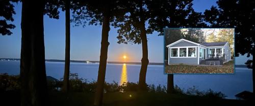 Town of Torrey House | The Blue Bungalow, Seneca Lake