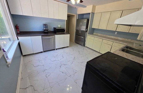 Courtice House | The Blue Door Retreat. Cottage style living in the city!