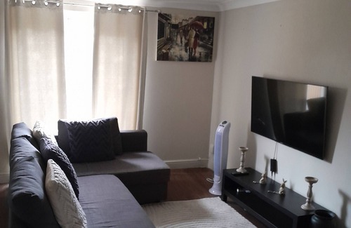 North End House | The Blue DoornHome away from home. nSerene location for your getaway.n