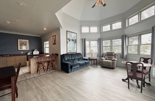La Porte Hotel | The Blue Heron Inn
