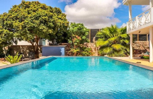 Marie Pampoen Villa | The Blue Ocean Villa - Telamonstraat 12