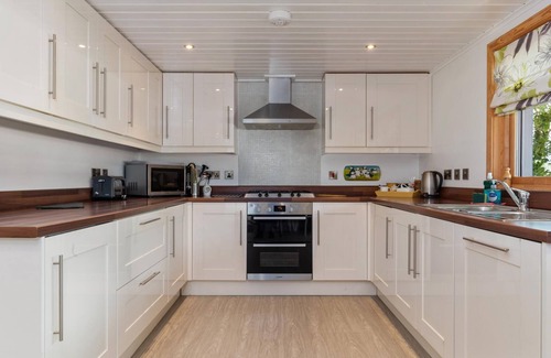 Penally House | The Bluebell - Luxury Lodge With Hot Tub