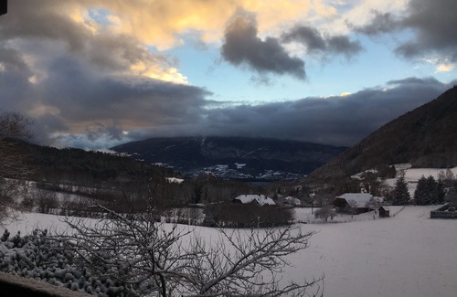 Bluffy Apartment | the Bluffy bear cabin Annecy between lake and mountains