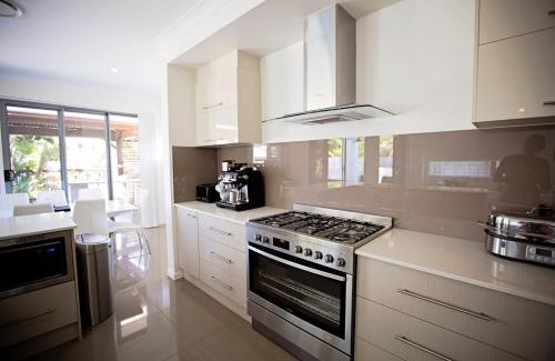 Mount Coolum House | THE BOARDWALK Relaxing Beachside Family Entertainer
