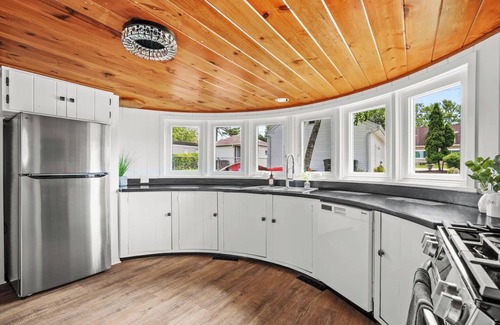 Pewaukee House | The Boat House on Pewaukee Lake| Location, Comfort, Experience