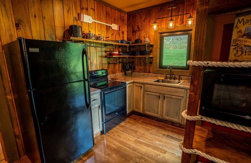 Goldbond Cabin | The Boathouse at Four Fillies Lodge