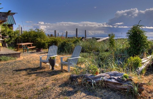 Black Creek House | The Boathouse-Beachfront