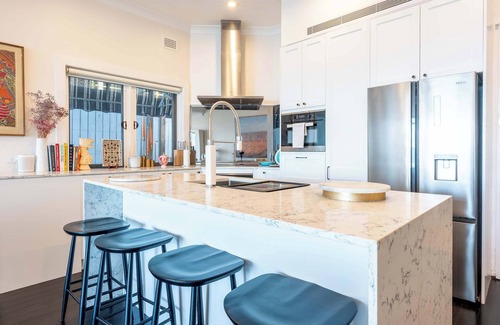 North Bondi House | The Bondi Clifftop Prime Waterfront with Jacuzzi and Parking