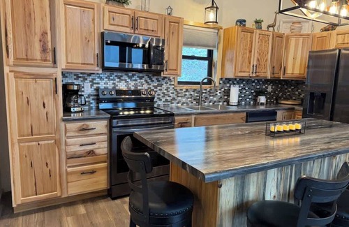 Keystone House | The Bonnie View Close to Mt. Rushmore with a Hot Tub!