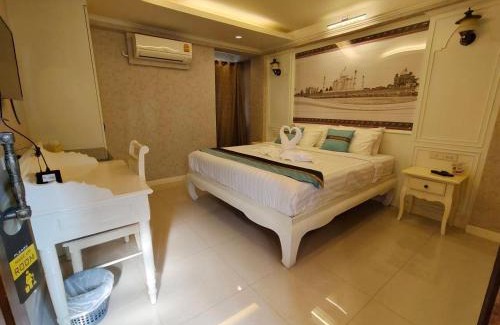 Thapae Hotel | The Boone Hotel