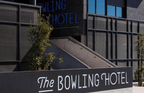 Signy-Avenex Hotel | The Bowling Hotel