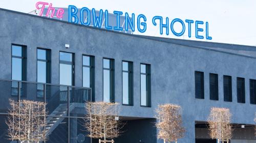 Signy-Avenex Hotel | The Bowling Hotel