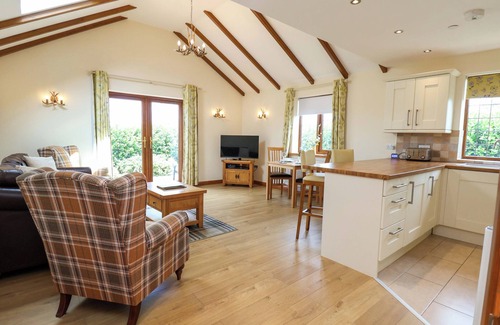 Overton-on-dee Cottage | THE BRAMBLES, pet friendly, with a garden in Holt, North Wales