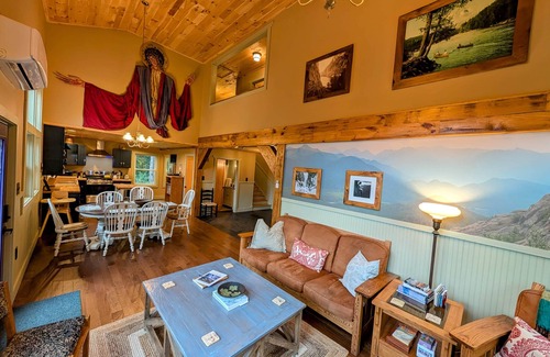 Elizabethtown Cabin | The Branch - secluded mountain lodge with hot tub