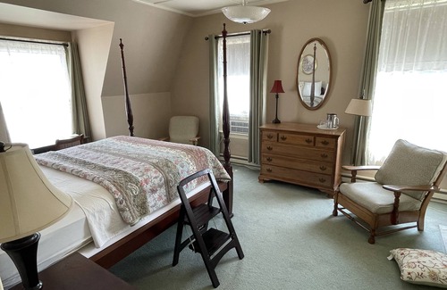 Brandon Hotel | The Brandon Inn - Fourth Floor Queen Room