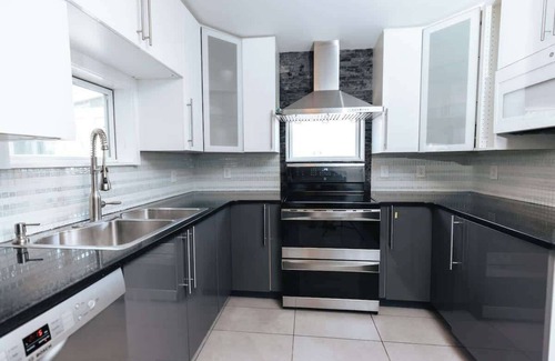 Bellevue Avenue Historic District House | The Breakhouse Newport | Brand New 6BR/8BA Home