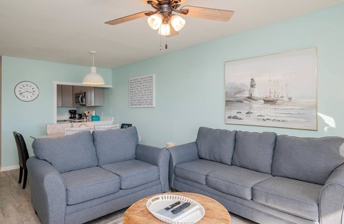 Caswell Beach Condo | The Breeze: Community Pool, Private Balcony, Whirlpool Tub and More!