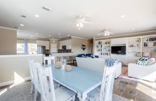 Indian Beach House | The breezy House – 5 minute stroll to the beach.