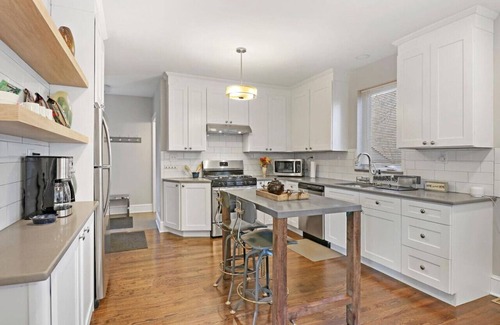 Waukegan House | The Brick Arch- 3 bedroom home