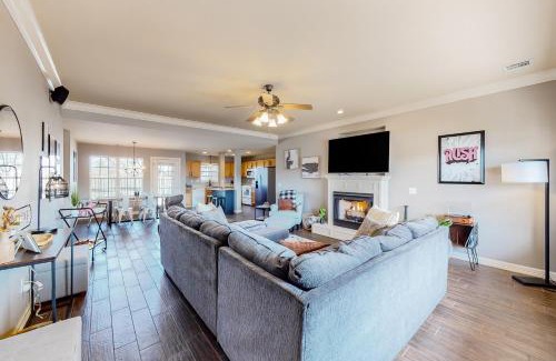 Bentonville House | The Brick Beauty on Cabriolet