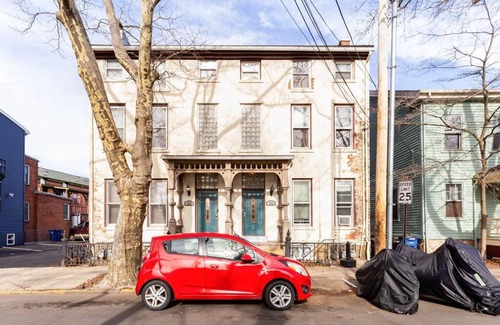 Mill River Apartment | The Brick House Wooster Sq at Yale with Skyline Deck and WD