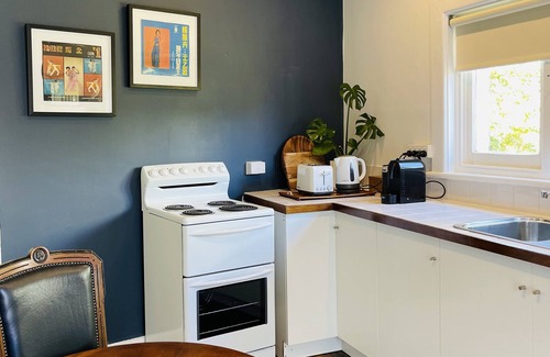 North Hobart Apartment | The Brutus - Location + Art Deco+ Spacious