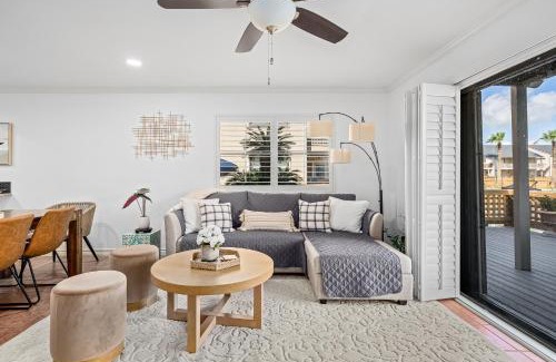 Harbor Oaks Apartment | The BS Lake House