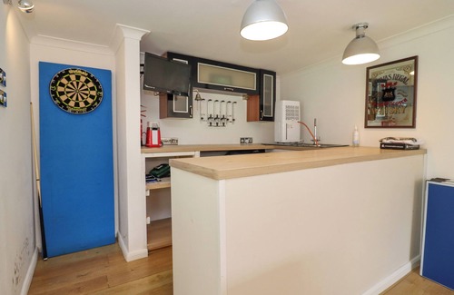Stonehouse Cottage | THE BULLSEYE, pet friendly, character holiday cottage in Stonehouse