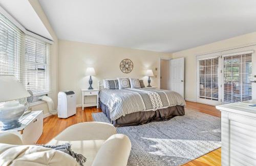 Lagoon Heights House | The Burkeshire Manor - Charming Family Home