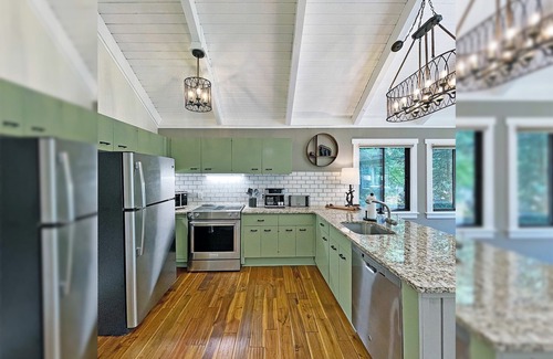 Big Canoe House | The Burrow - Cozy Fireplace + Community Amenities + Modern Interior