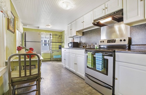 Chincoteague House | The C-Ray Cottage is a one-of-a-kind Chincoteague Vacation Experience.