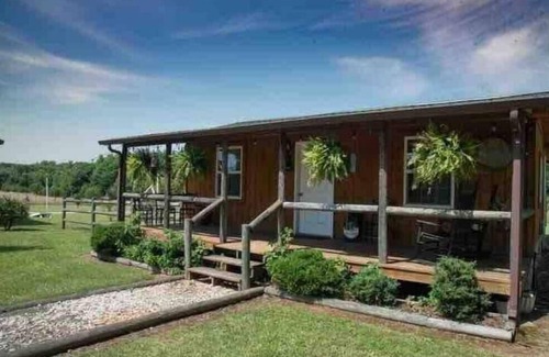 Abbeville County Cabin | The Cabin at Crow Farm