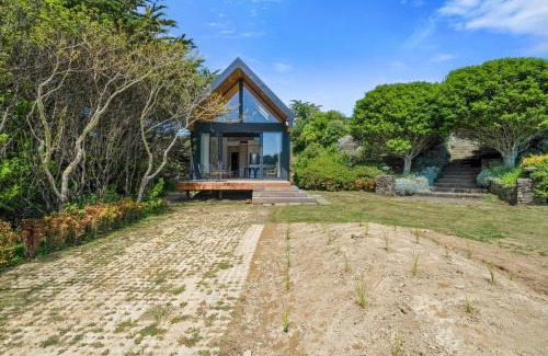 Tawa House | The Cabin - Holiday home