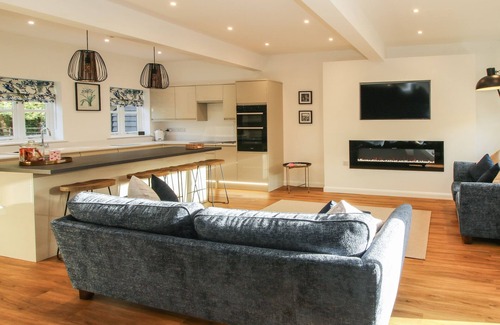 Eaton Mascott House | THE CARADOC, family friendly, luxury holiday cottage in Dorrington