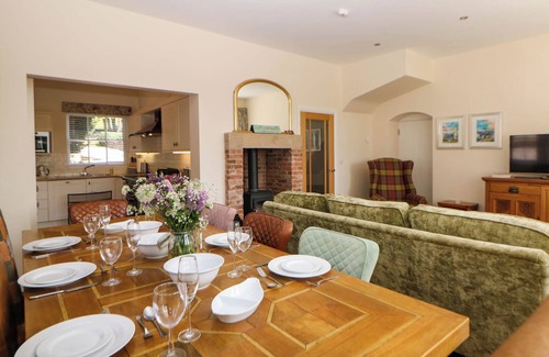 Hopton Cottage | THE CARD HOUSE, family friendly, character holiday cottage in Hopton