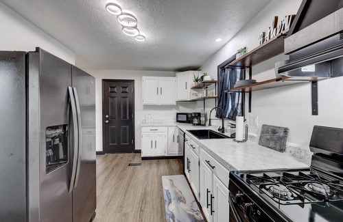 Webb City House | The Cardinal: The Downtown Dream Sleeps 13!