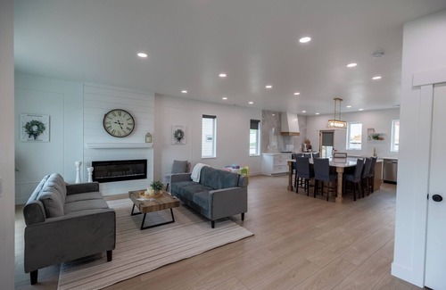 Ranchettes House | The Carla: 3-bedroom house in charming Cheyenne with WiFi, fitness room, AC