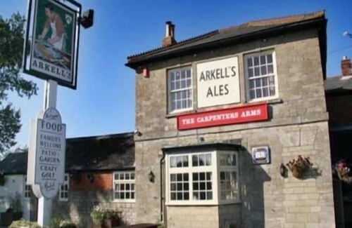 Swindon Hotel | The Carpenters Arms