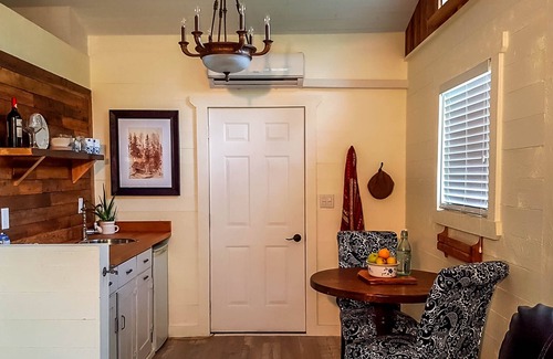 West Lincoln House | The Carriage House @ Mingle Hill