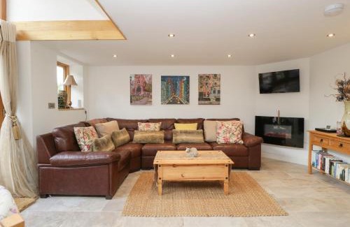 Yarpole House | The Cart Barn