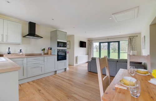 Weybread House | The Cart Lodge - Two Bedroom House, Sleeps 4